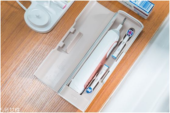 歐樂b電動(dòng)牙刷怎么樣？四個(gè)刷頭很好用