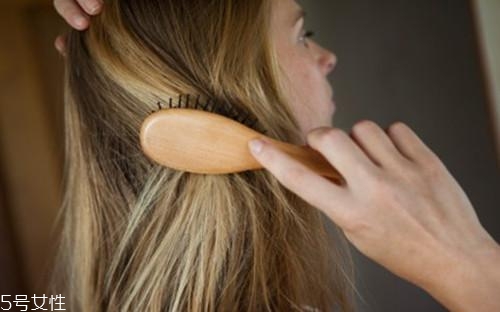 為什么天天洗頭還是油？洗發(fā)水不能直接抹頭頂