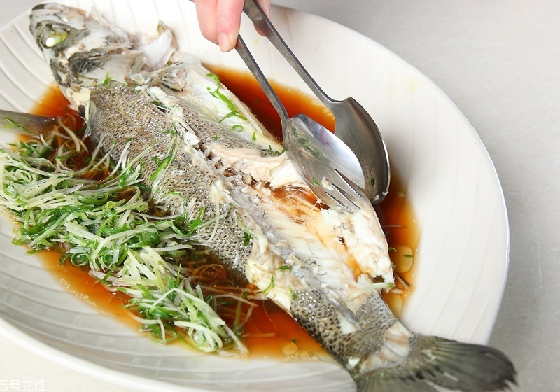 吃魚時(shí)魚刺怎么去除