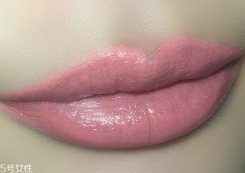 涂口紅前用什么打底比較好 涂口紅的方法及詳細步驟圖解