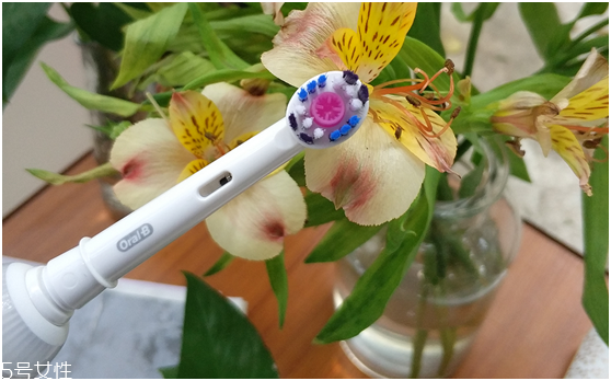 歐樂b電動(dòng)牙刷怎么樣？四個(gè)刷頭很好用