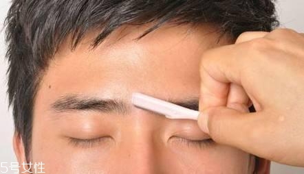 男生怎么化妝顯臉??？這4個地方化好秒帥