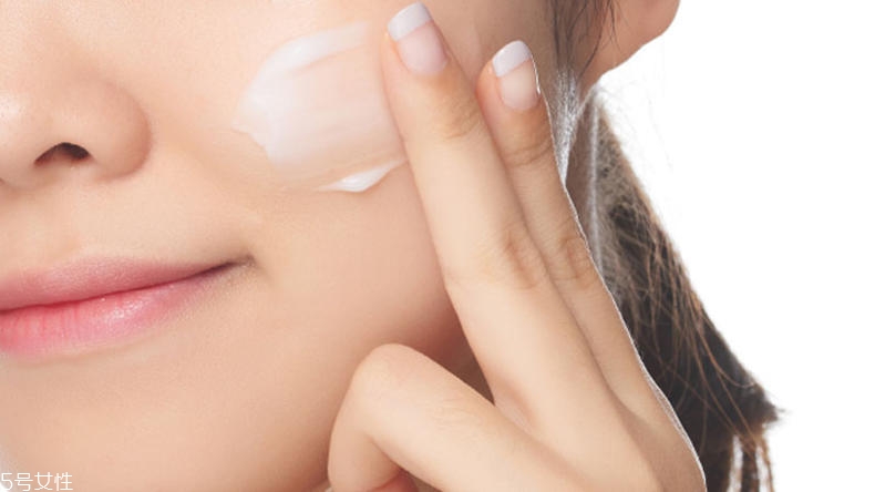 春季爆痘爛臉怎么回事？這幾點修復(fù)技巧拿去