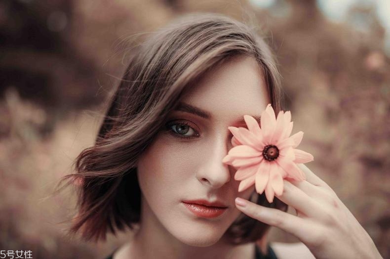 單色眼影怎么涂自然？手殘黨適合單色眼影