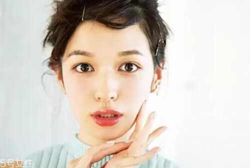 濕敷后還要用爽膚水嗎 濕敷要敷多長時(shí)間 濕敷后還要用爽膚水嗎 濕敷要敷多長時(shí)間