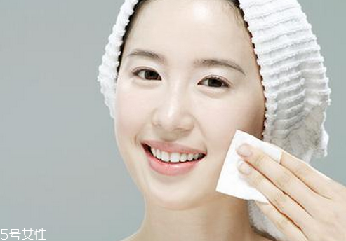 濕敷后還要用爽膚水嗎 濕敷要敷多長時(shí)間 濕敷后還要用爽膚水嗎 濕敷要敷多長時(shí)間
