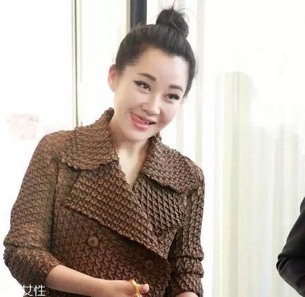 丸子頭適合什么臉型 一秒扎成的超美丸子頭 丸子頭適合什么臉型 一秒扎成的超美丸子頭