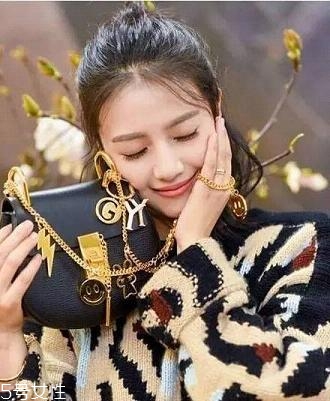 各式丸子頭扎法 一根皮筋搞定丸子頭 各式丸子頭扎法 一根皮筋搞定丸子頭