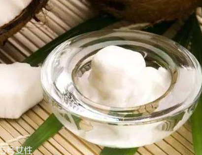 椰子油是什么顏色的？有兩種顏色