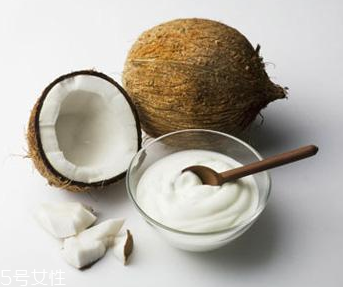 椰子油是什么顏色的？有兩種顏色
