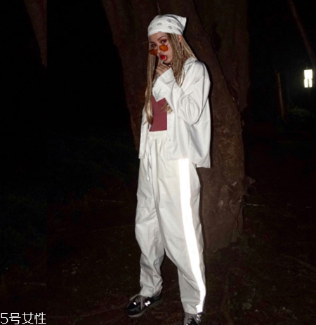 運(yùn)動(dòng)褲如何卷褲腳？這樣卷褲腳最好看