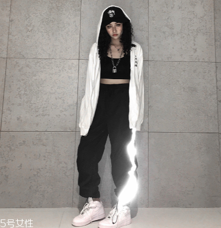 運(yùn)動(dòng)褲如何卷褲腳？這樣卷褲腳最好看