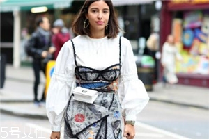 泡泡袖衣服怎么搭配？在大女人和小公舉之間自由轉換