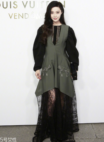 泡泡袖衣服怎么搭配？在大女人和小公舉之間自由轉換