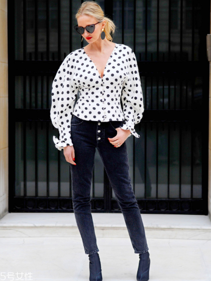 泡泡袖衣服怎么搭配？在大女人和小公舉之間自由轉換