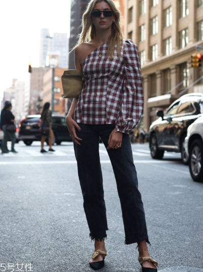 泡泡袖衣服怎么搭配？在大女人和小公舉之間自由轉換