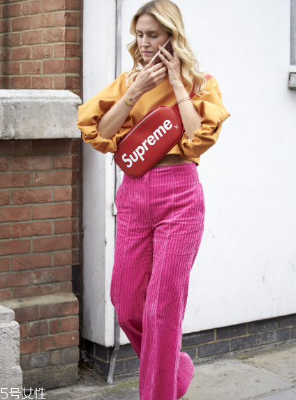 泡泡袖衣服怎么搭配？在大女人和小公舉之間自由轉換