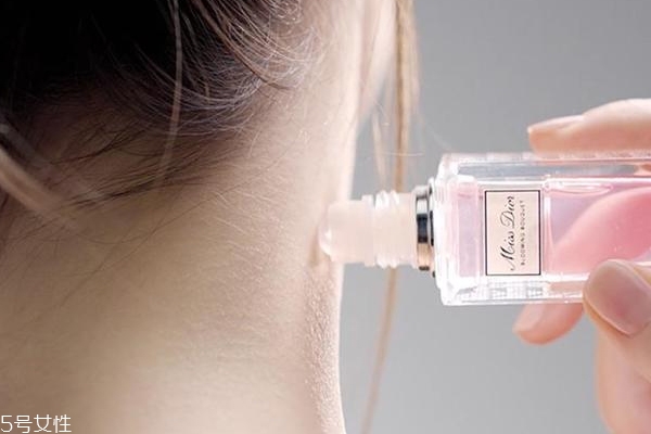 迪奧滾珠香水好聞嗎？dior新品2018滾珠香水香評