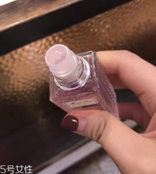 迪奧滾珠香水好聞嗎？dior新品2018滾珠香水香評