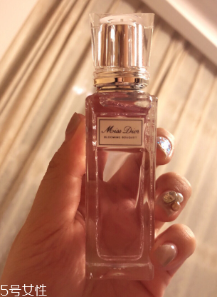 迪奧滾珠香水怎么使用？dior滾珠香水用法