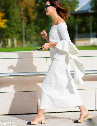 露肩裝怎么穿好看？用它撩倒全世界吧