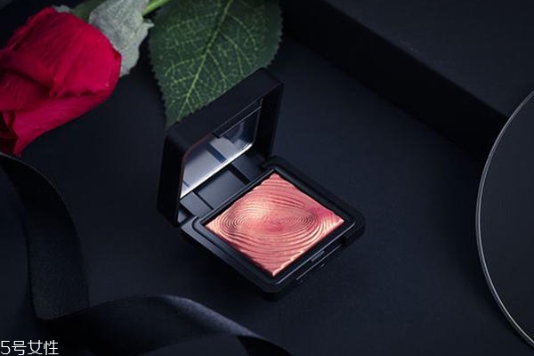 開架眼影有哪些？小眾亮眼不輸貴婦