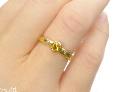 新娘戴什么戒指比較好看？明黃也能代表永恒