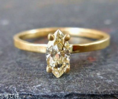 新娘戴什么戒指比較好看？明黃也能代表永恒