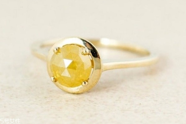 新娘戴什么戒指比較好看？明黃也能代表永恒