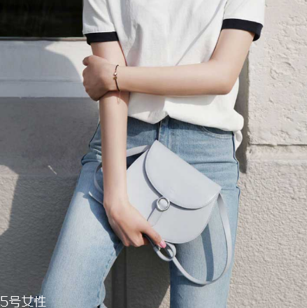 aiou是什么牌子？極簡(jiǎn)風(fēng)個(gè)性包袋