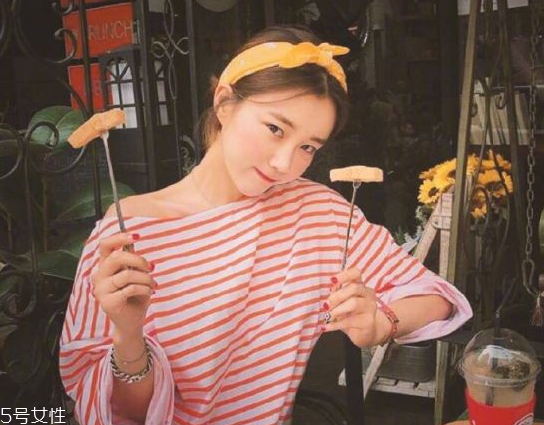 韓國發(fā)帶怎么帶好看 韓國發(fā)帶的系法圖解 韓國發(fā)帶怎么帶好看 韓國發(fā)帶的系法圖解