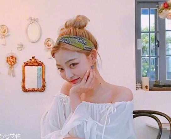 韓國發(fā)帶怎么帶好看 韓國發(fā)帶的系法圖解 韓國發(fā)帶怎么帶好看 韓國發(fā)帶的系法圖解