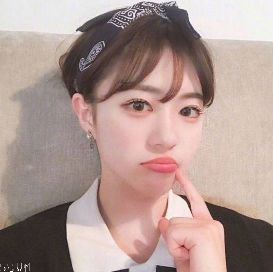 韓國發(fā)帶怎么帶好看 韓國發(fā)帶的系法圖解 韓國發(fā)帶怎么帶好看 韓國發(fā)帶的系法圖解