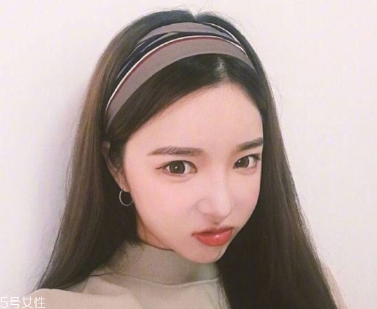 韓國發(fā)帶怎么帶好看 韓國發(fā)帶的系法圖解 韓國發(fā)帶怎么帶好看 韓國發(fā)帶的系法圖解