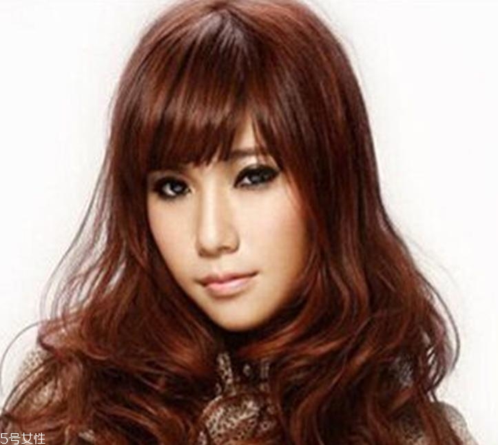 皮膚黃適合穿藍(lán)色嗎？淺色系是首選