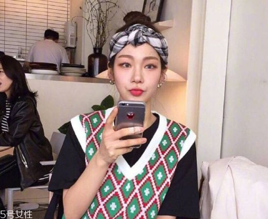 韓國發(fā)帶怎么帶好看 韓國發(fā)帶的系法圖解 韓國發(fā)帶怎么帶好看 韓國發(fā)帶的系法圖解