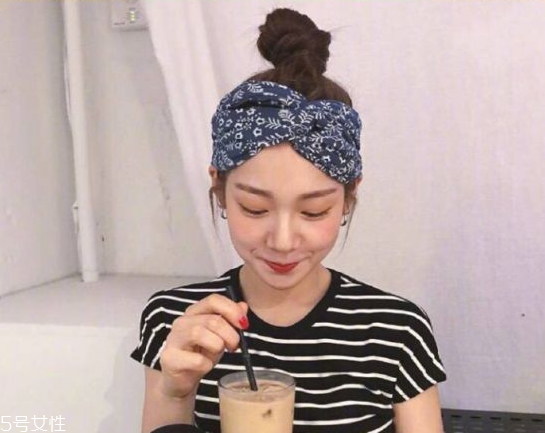 韓國發(fā)帶怎么帶好看 韓國發(fā)帶的系法圖解 韓國發(fā)帶怎么帶好看 韓國發(fā)帶的系法圖解