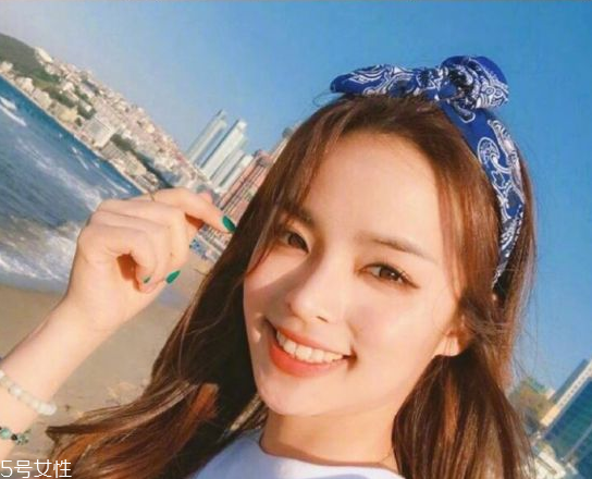 韓國發(fā)帶怎么帶好看 韓國發(fā)帶的系法圖解 韓國發(fā)帶怎么帶好看 韓國發(fā)帶的系法圖解