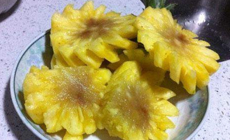 菠蘿里面發(fā)黑能吃嗎？切開菠蘿里面是黑色的怎么回事？