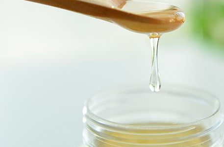 洋槐蜜什么顏色好 白色的洋槐蜜最好 洋槐蜜什么顏色好 白色的洋槐蜜最好