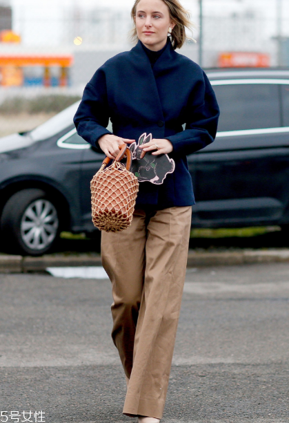 工裝褲怎么搭配好看？比牛仔褲時髦多了