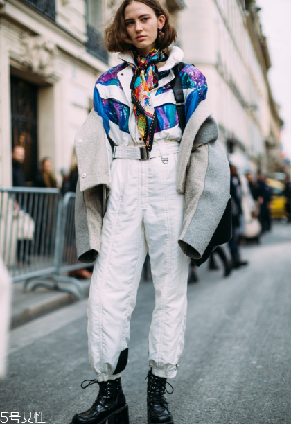 工裝褲怎么搭配好看？比牛仔褲時髦多了