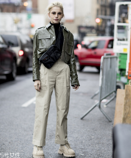 工裝褲怎么搭配好看？比牛仔褲時髦多了