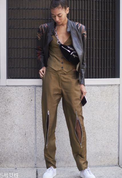 工裝褲怎么搭配好看？比牛仔褲時髦多了