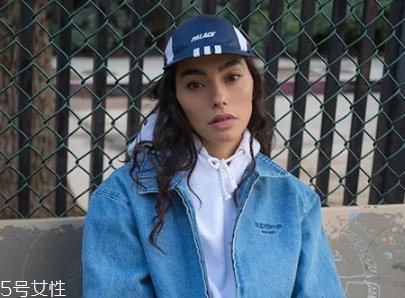 棒球帽怎么搭配衣服？素顏也能hold住