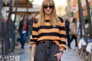 條紋毛衣怎么搭配？營造浪漫少女感