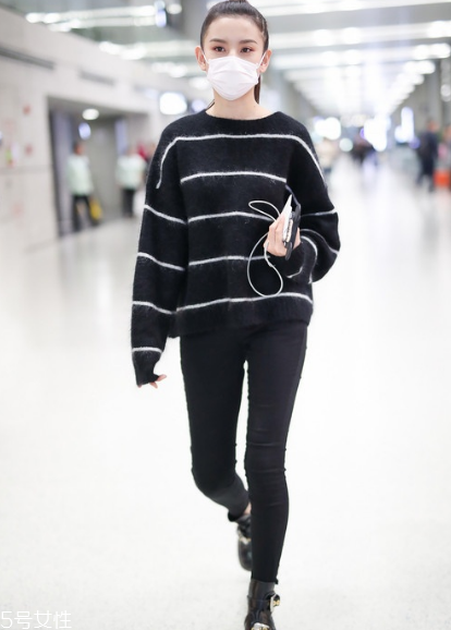 條紋毛衣怎么搭配？營造浪漫少女感