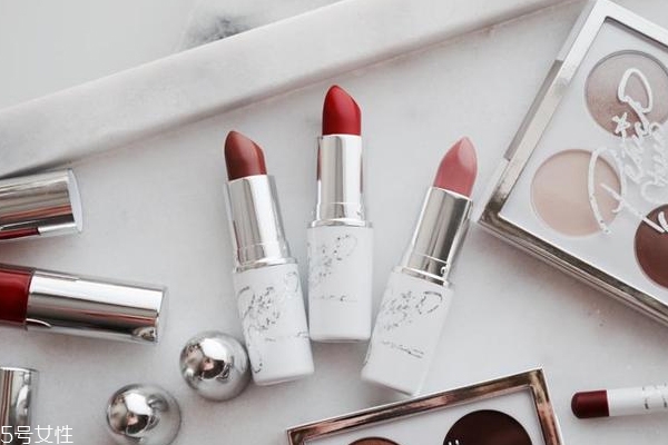 mac派大星合作限量款口紅有幾個(gè)色號(hào)？試色展示