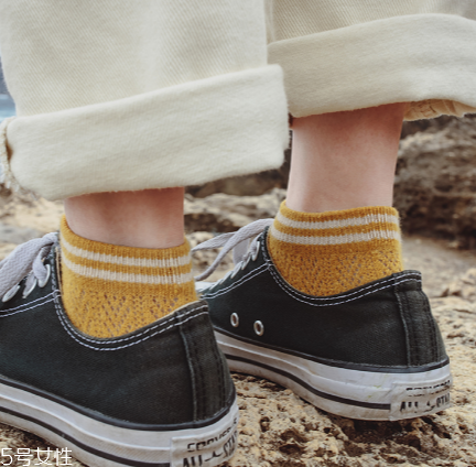 襪子能放在洗衣機(jī)洗嗎？襪子最好手洗