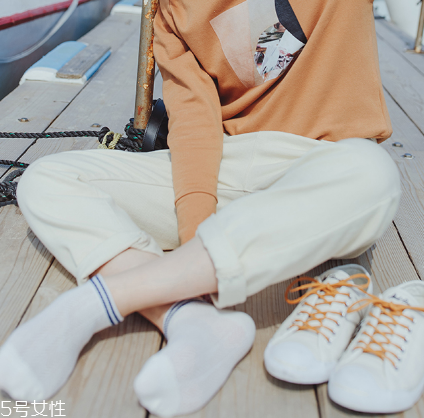 襪子能和衣服一起洗嗎？襪子最好單獨(dú)洗